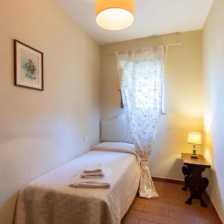 Cozy In With Outdoor Swimming Pool Cortona