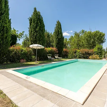Dom wakacyjny Cozy In With Outdoor Swimming Pool